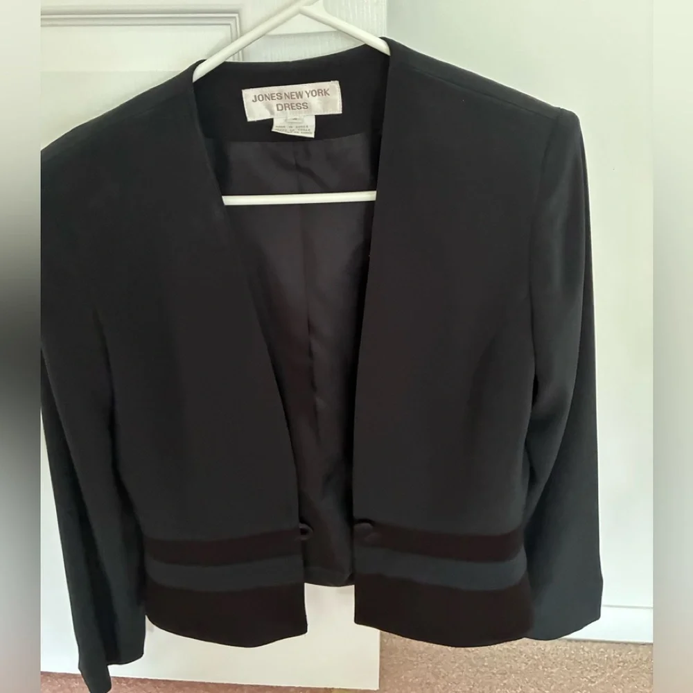 Jones New York Vintage Black Blazer Jacket with satin detail and 1 button